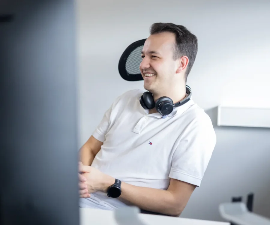 Mitarbeitende von nubibase am Arbeitsplatz
